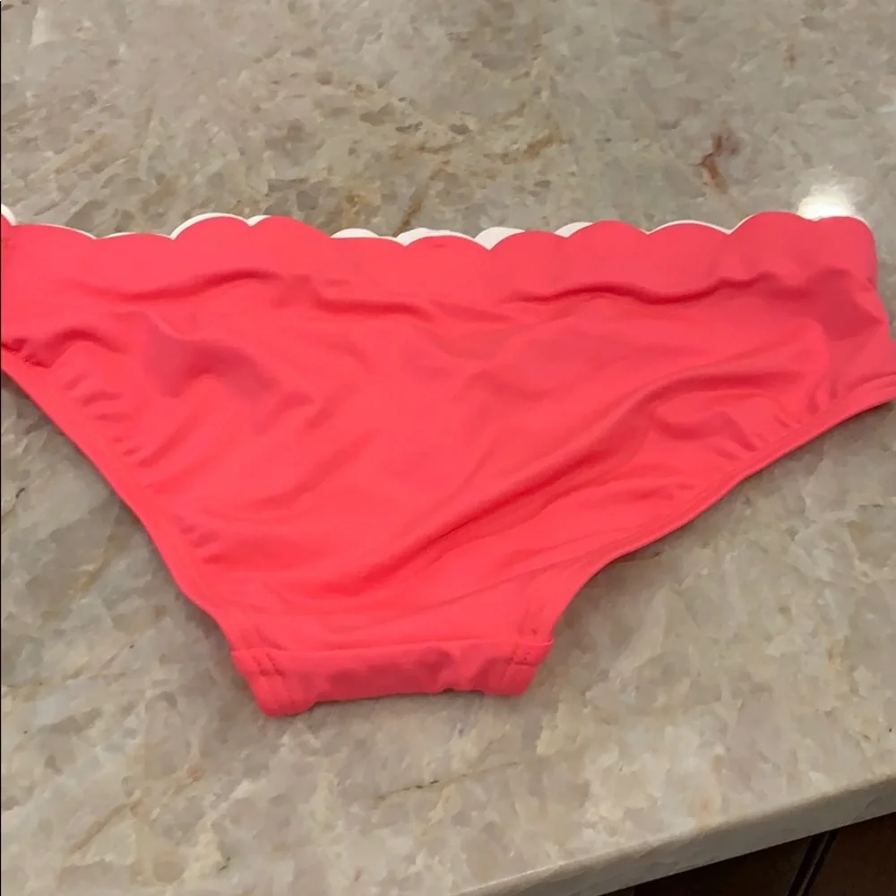 NWOT Kate‎ Spade darling scallop bikini bottoms!
